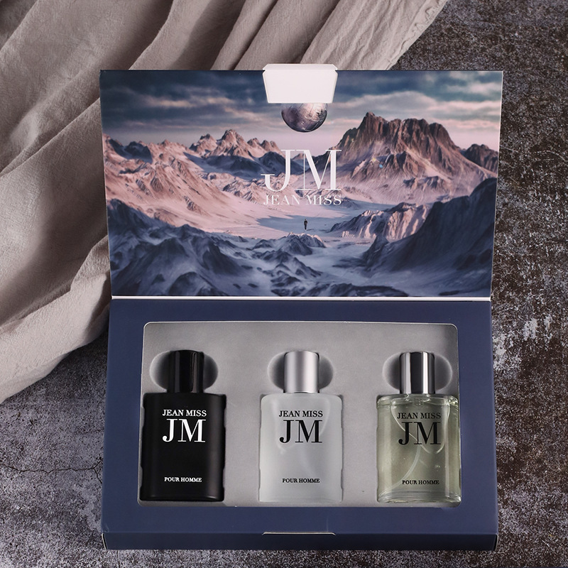 Perfume Alcohol Fragrance - 男性用オードトワレコロンギフトセット3個、エンボス加工のスクエアボトル、ウッディアクアティックマスキュリナスフレグランスサンプラーキット、黒赤青のマルチカラー香水スプレー、デートや旅行に最適なブルースケーナリーフリップギフトボックス、夫やボーイフレンドへのギフト