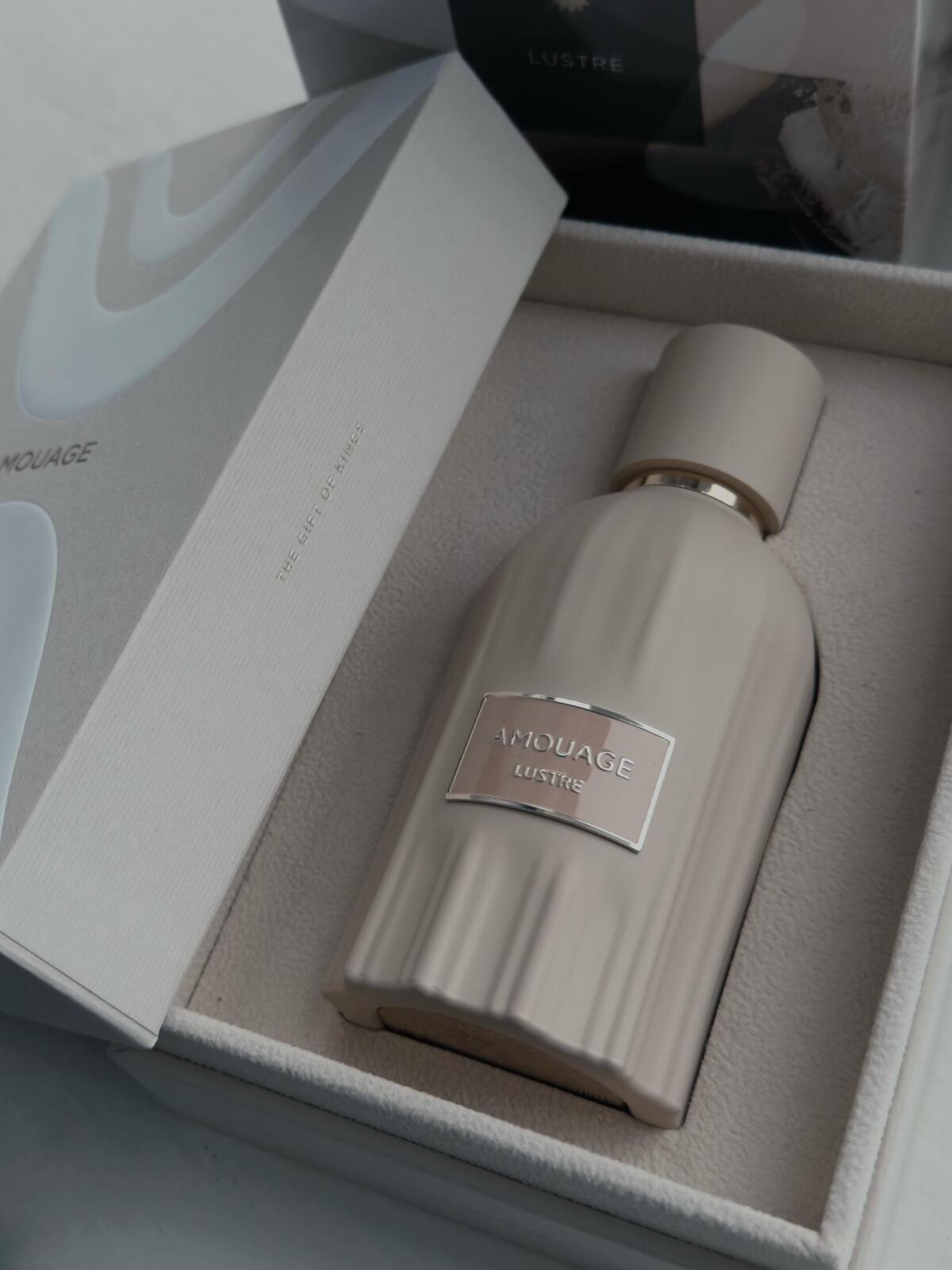 アムアージュ ラスター パフューム 100ml 高級感あふれ - Perfume Fragrance Families のレビューと価格